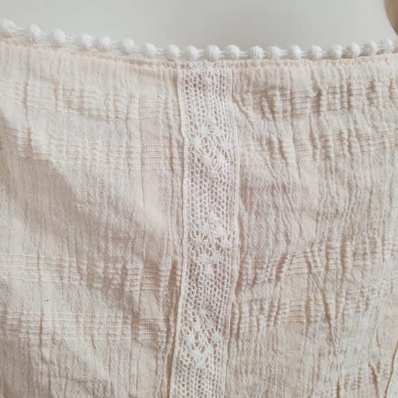 ALL IN FAVOR Cream Square Neck Sleeveless Lace Panel Blouse - Picture 5 of 8